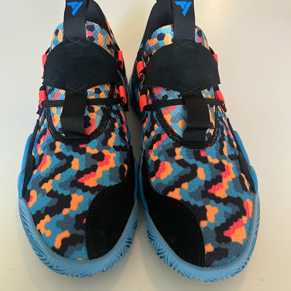 Adidas sneakers size US 10 used once, like new - Picture 3 of 9